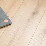 Tölgy Evoke Vanillia K2205 AQ-NT - laminált padló 10 mm - 2